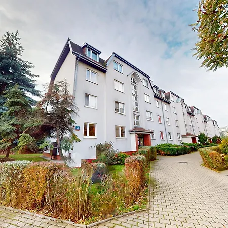 Harmony Park Ochota 2 Parking Apartman